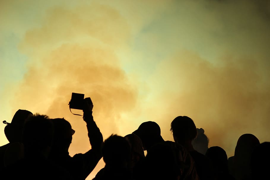 silhouette of group of people near each other, smoke, fun, young HD wallpaper