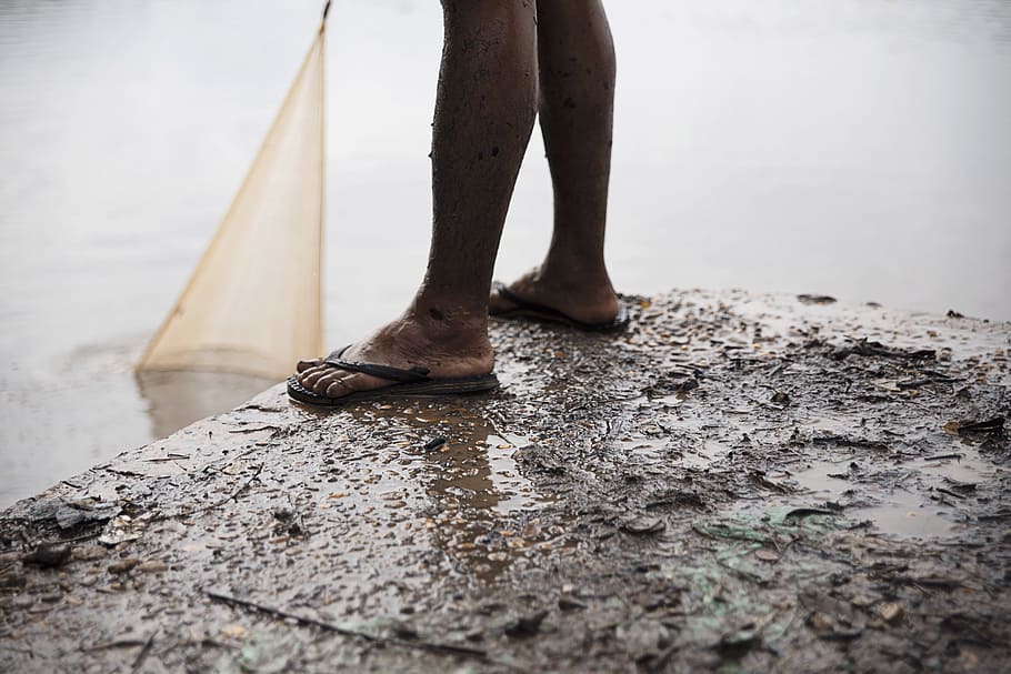 concrete surface, daylight, dirt, fish net, fishing, man, mud HD wallpaper