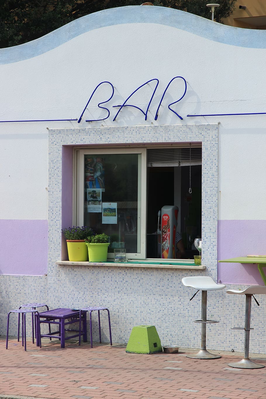 bar, kiosk, violet, advertisement, neon, neon font, architecture HD wallpaper