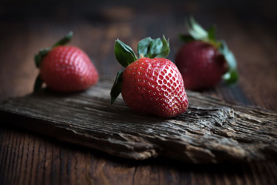 selective focus photo of red strawberry on brown wooden board HD wallpaper