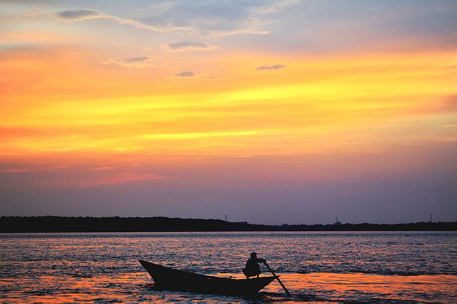 Silhouette Of Man On Boat In Water, beach, dawn, dusk, fisherman HD wallpaper