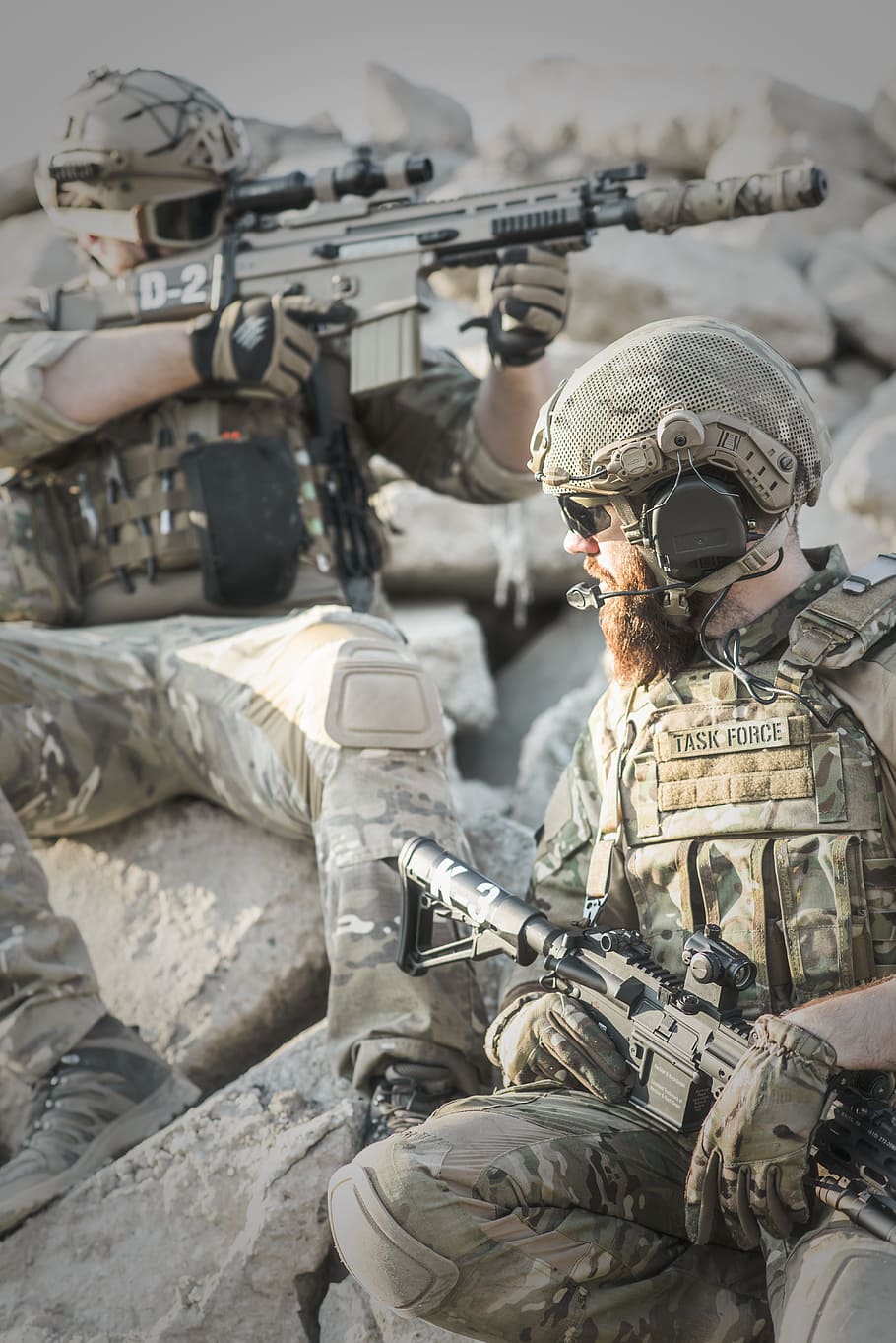 two Task Force military armies holding rifles, war, desert, guns, HD wallpaper