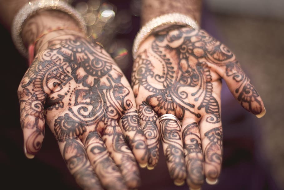 black mendhi bridal tattoo, henna, hands, mehendi, pattern, female, HD wallpaper