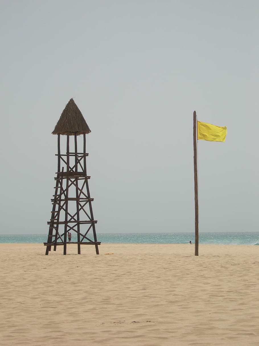 yellow flag, warning, sandy beach, wind, windy, watchtower HD wallpaper