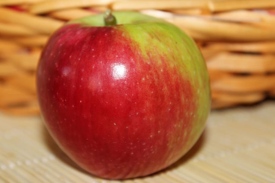 apple, fruit, red, frisch, vitamins, food, apple - Fruit, wood - Material HD wallpaper