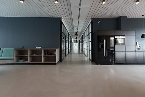 architectural photography of black and brown hallway, empty kitchen HD wallpaper