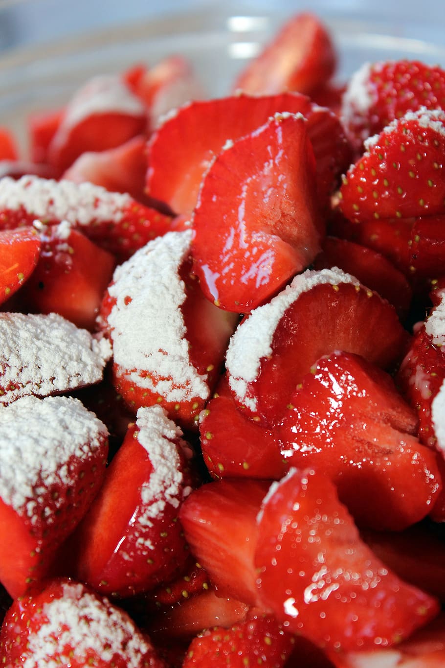 strawberries, icing sugar, dessert, fruit, red, food, strawberry HD wallpaper