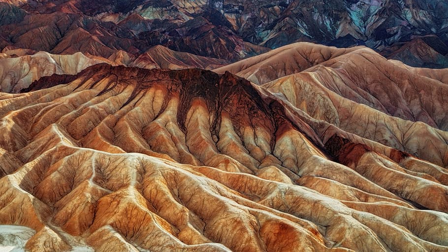 landscape photography of brown mountains, areal view of brown and gray mountain HD wallpaper