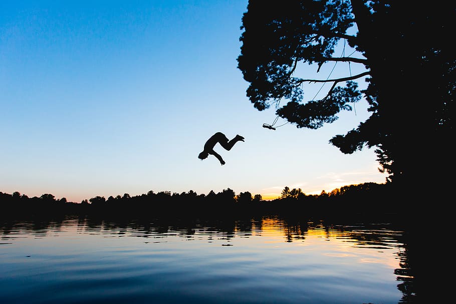 man about to jump on body of water, silhouette, diving, fun HD wallpaper