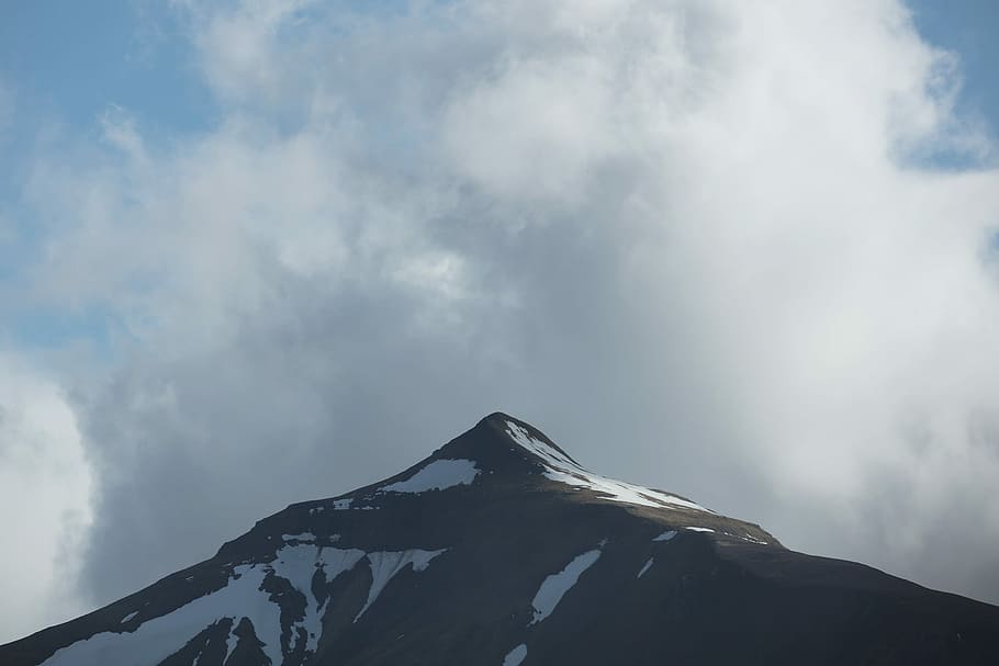 snow-covered mountain under blue sky, landscape photo of snow covered mountain with nimbus couds HD wallpaper