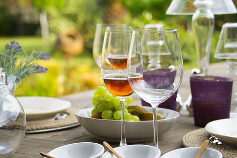 two wine glasses near bowl of white grapes wallpaper, Toast HD wallpaper