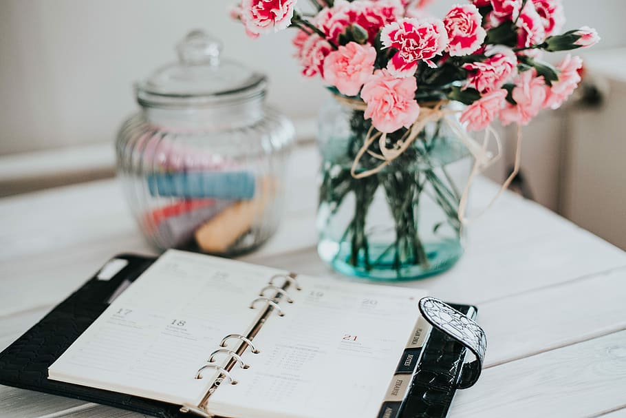 Organizer, mobile phone and lovely pink flowers, workspace, workplace HD wallpaper