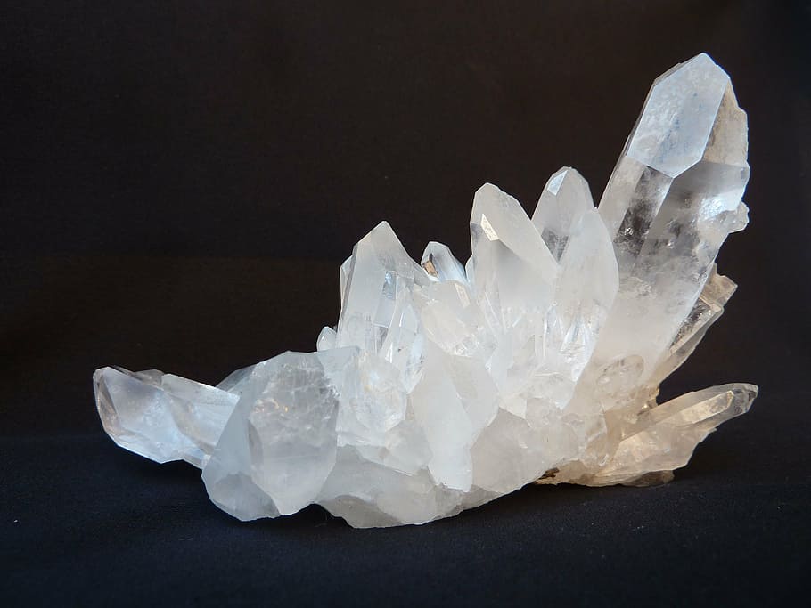 white quartz, rock crystal, clear to white, gem top, chunks of precious stones