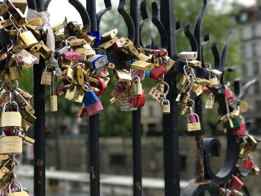 Bridge, Love Locks, Love, Romance, symbol, fence, loyalty, happiness HD wallpaper