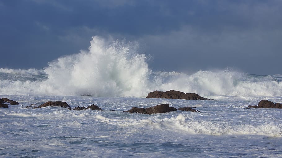 sea-surf-storm-foam-lather.jpg