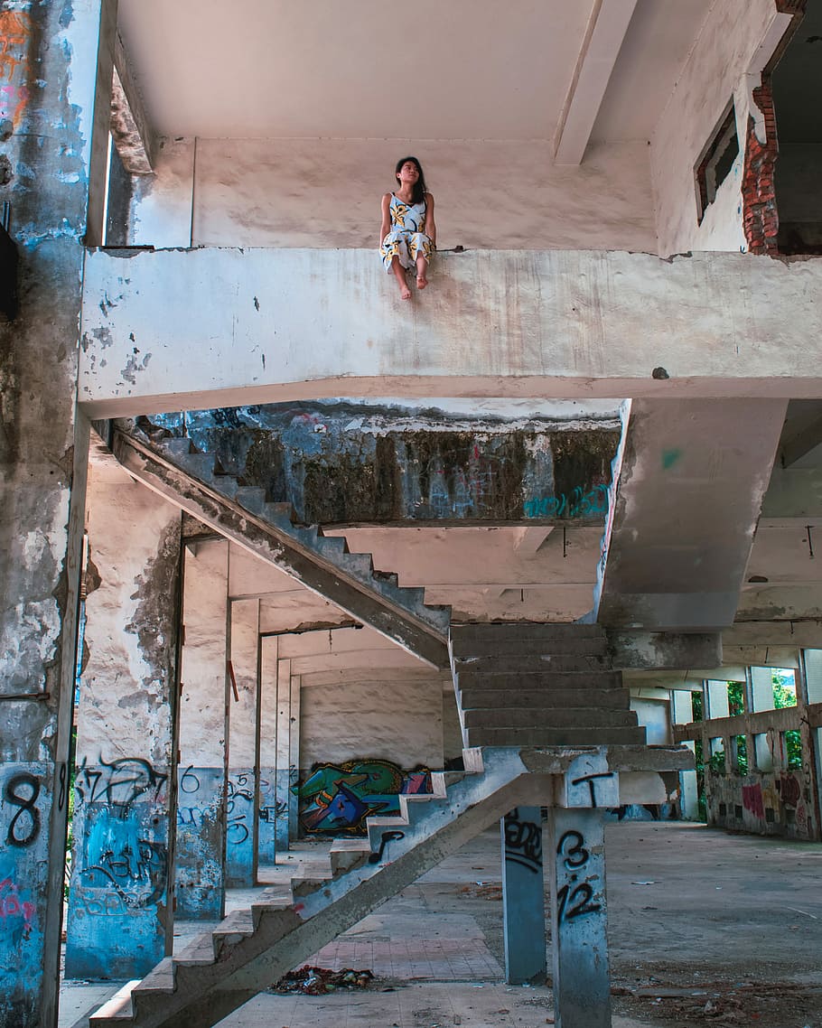 woman in white floral dress sitting on white concrete, woman sitting in abandoned building HD wallpaper