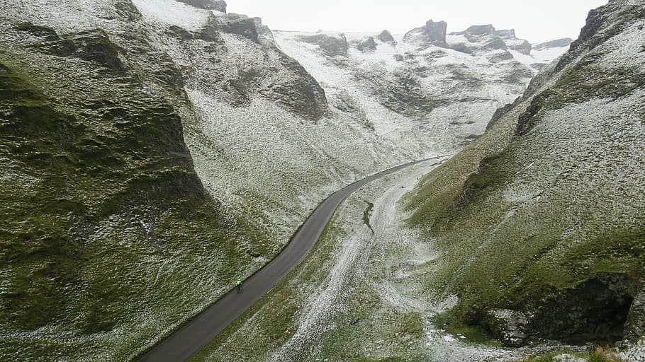photo of valley and road, landscape photography of mountain pass HD wallpaper