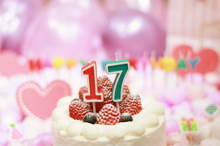 shallow focus photography strawberry top cake, dessert, food HD wallpaper