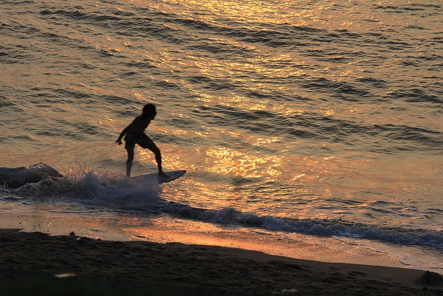 surfer, beach, wave, water, real people, sea, sunset, lifestyles HD wallpaper