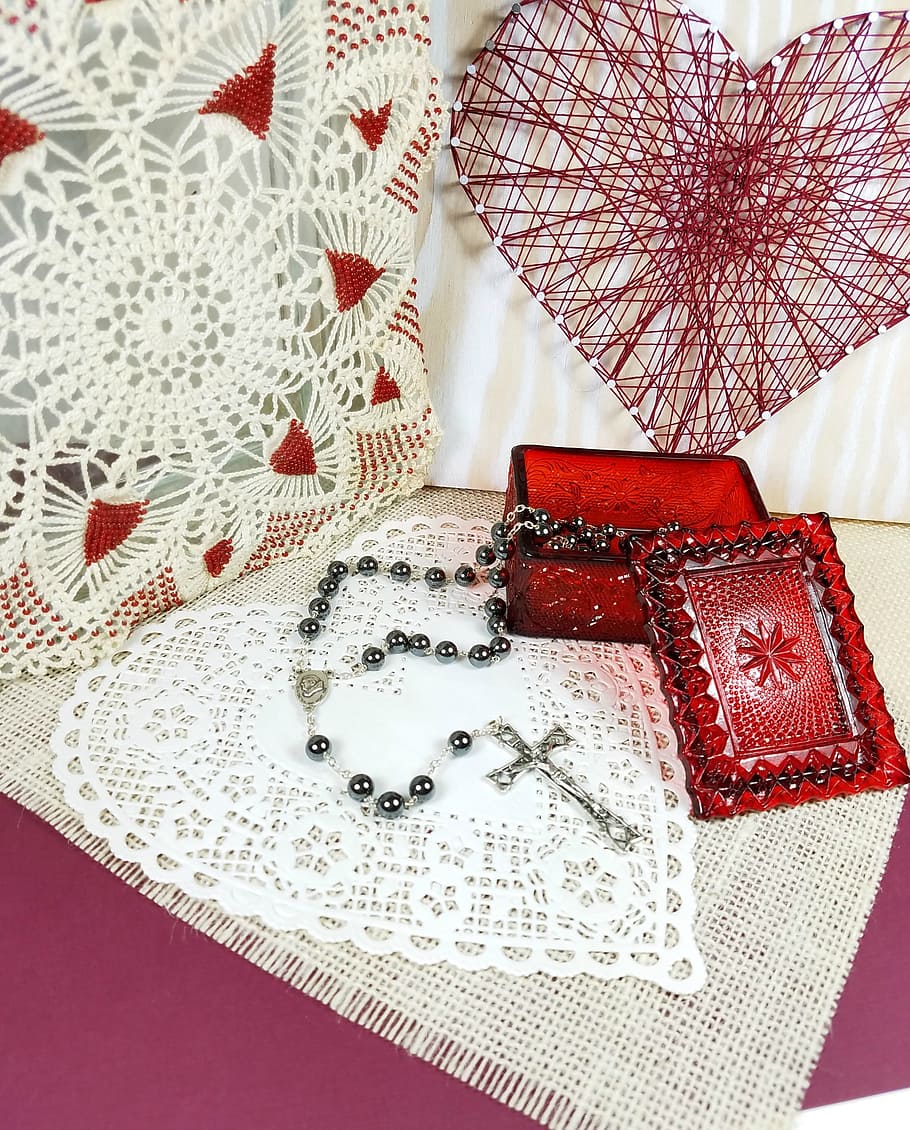 Heart, Valentine, Love, String Art, doily, beads, rosary, jewelry box HD wallpaper