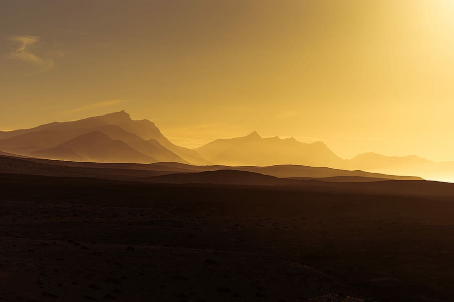 silhouette of mountain peak, silhouette of mountains during golden hour HD wallpaper