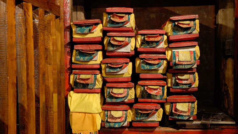 Buddhism, Bookcase, Monastery, Tibet, large group of objects HD wallpaper