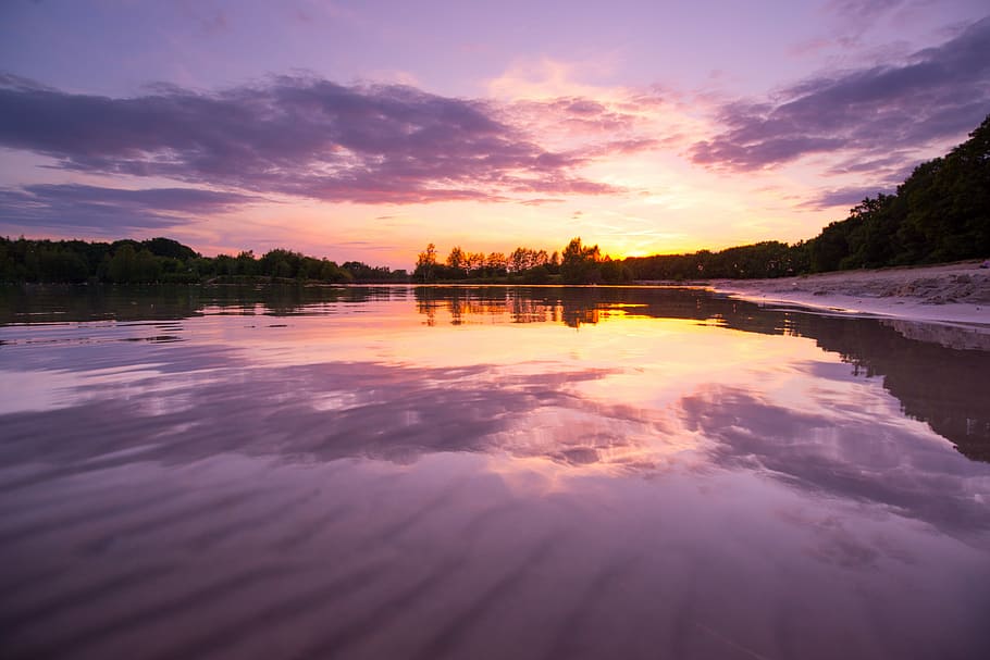 body of water under orange sunset, reflection, dawn, landscape HD wallpaper