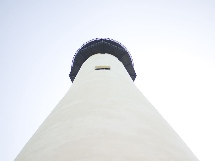 low angle photography of lighthouse under white sky, low angle photography of white lighthouse HD wallpaper