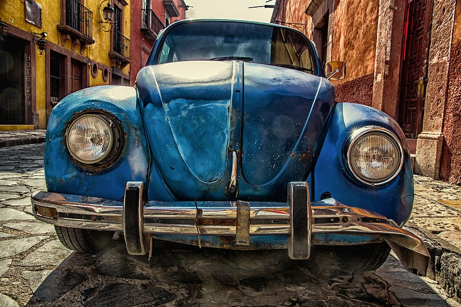 blue vehicle parked near building at daytime, blue Volkswagen Beetle on side of road, HD wallpaper