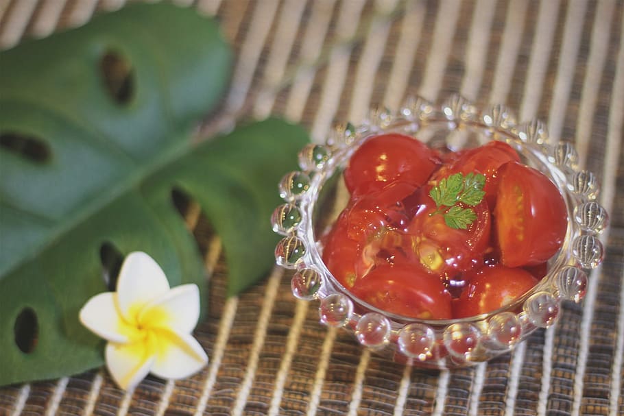 Tomatoes on glass bowl in shallow focus lens, food, freshness HD wallpaper