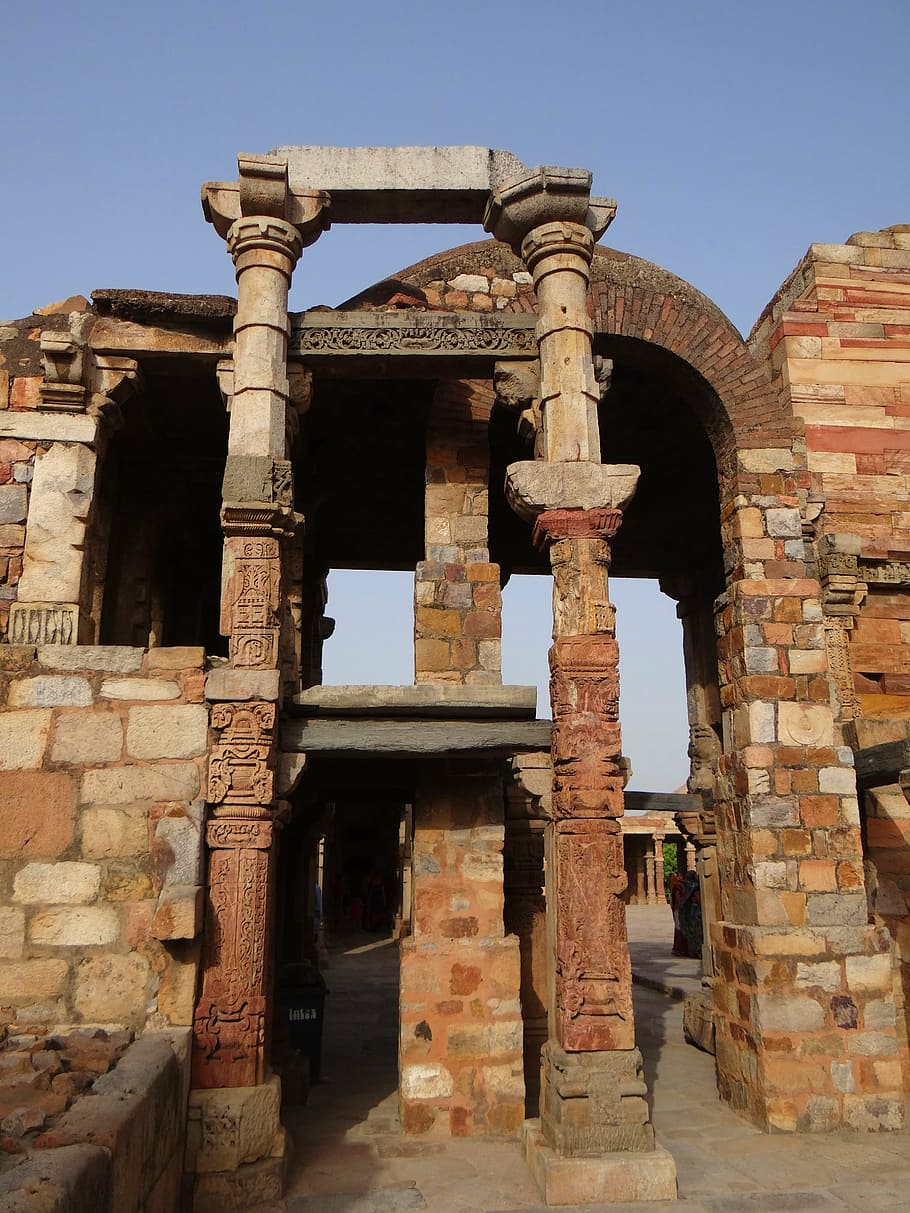 qutab complex, pillars, carved, stonework, red sandstone, arch HD wallpaper