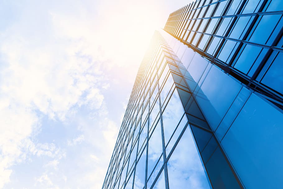 low angle photography of sky scraper, skyscraper, sun, clouds HD wallpaper