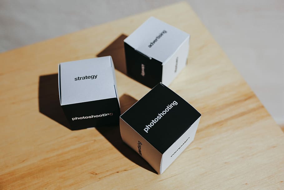 Little paper boxes with words on them, table, strategy, cardboard, HD wallpaper