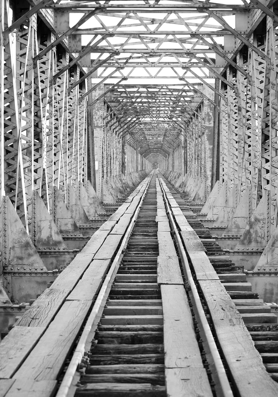 bridge, trail, railway bridge, train, railroad Track, black And White HD wallpaper