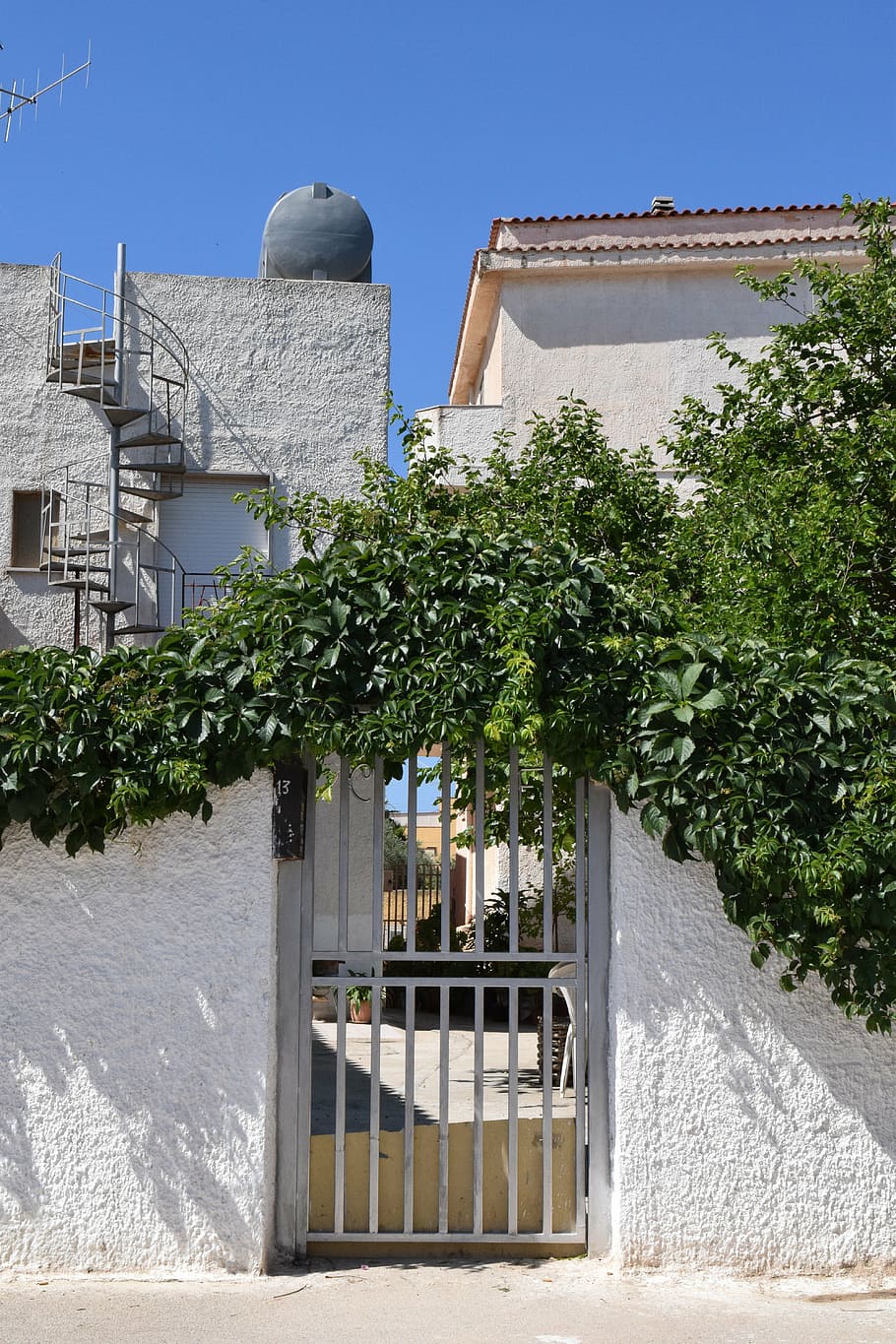 garden door, input, entry, mediterranean, overgrown, sicily HD wallpaper