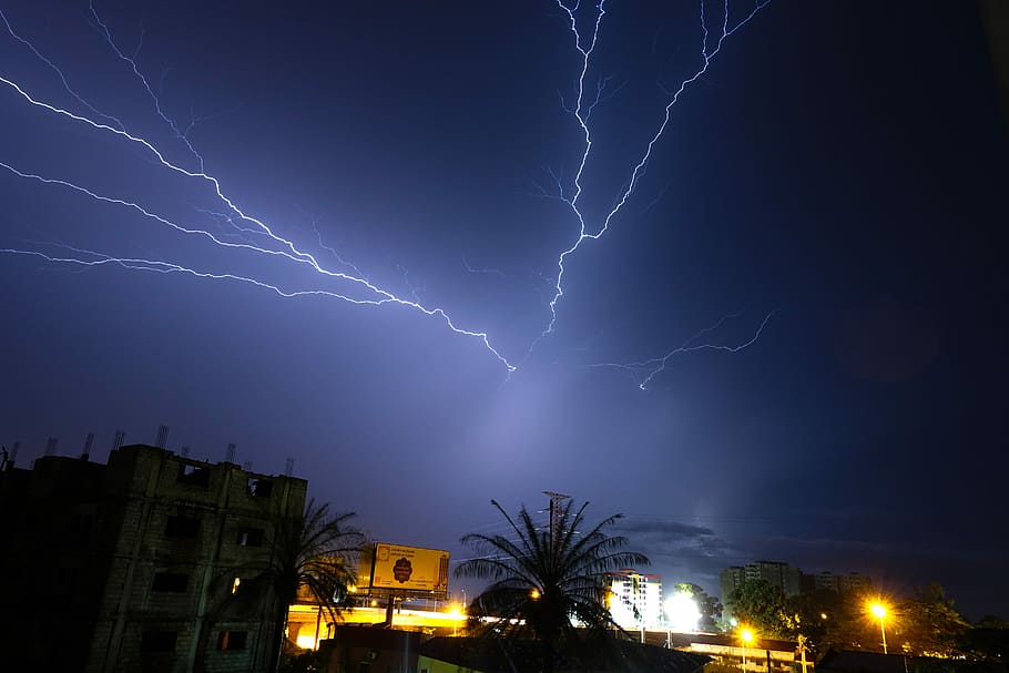 lightning during nighttime, lightning strike during nighttime HD wallpaper