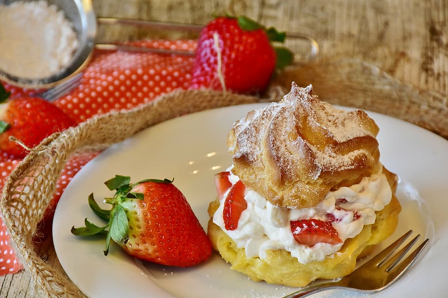 cream-puff-strawberries-cream-whipped-cream.jpg