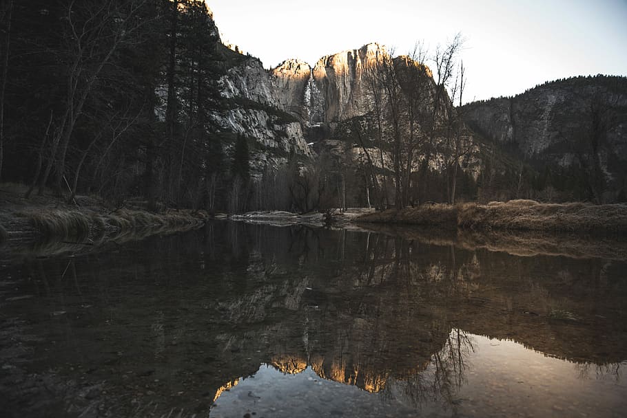 rock mountain reflected on water, river near mountain, reflection HD wallpaper