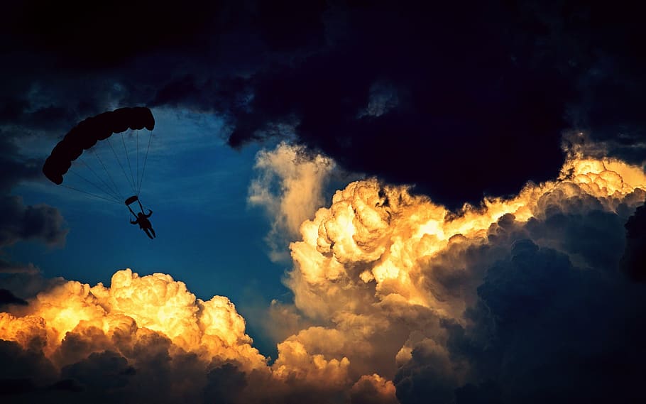 man in parachute during night time, parachutist, paraglider, air sports, HD wallpaper