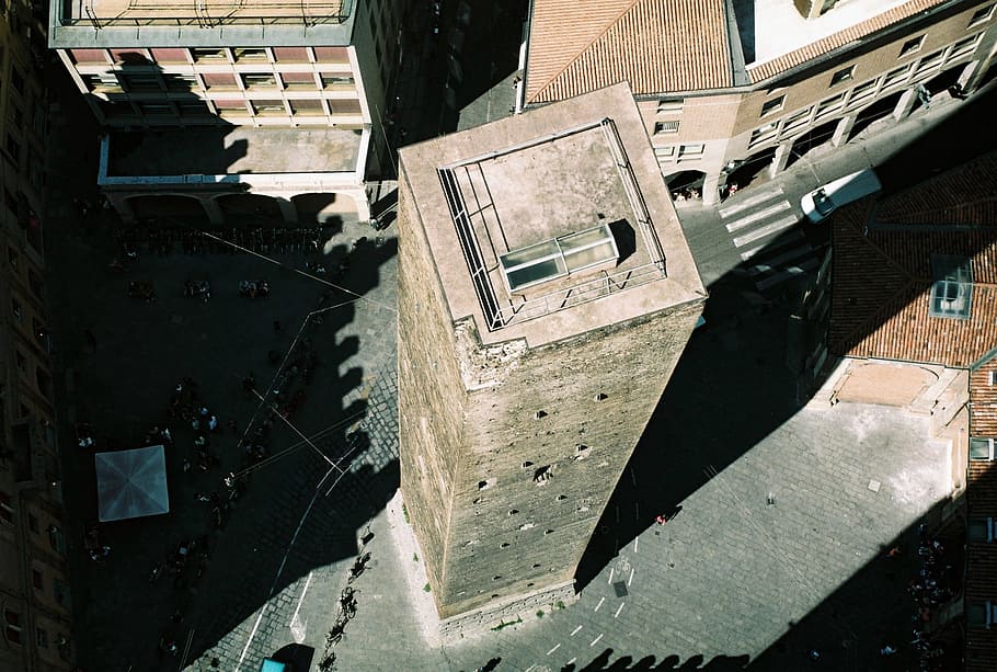 bologna, torre, asinelli, shadow, floor, piazza, built structure HD wallpaper