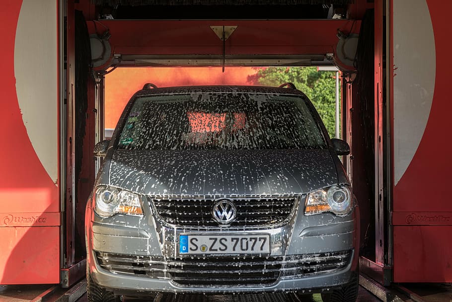 gray Volkswagen minivan inside car wash, vw, vokswagen, bath foam, HD wallpaper