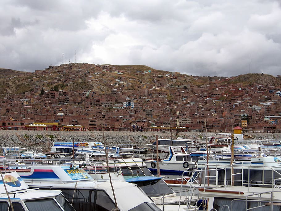 Puno cityscape and marina on Lake Titicaca in Peru, boats, photos, HD wallpaper