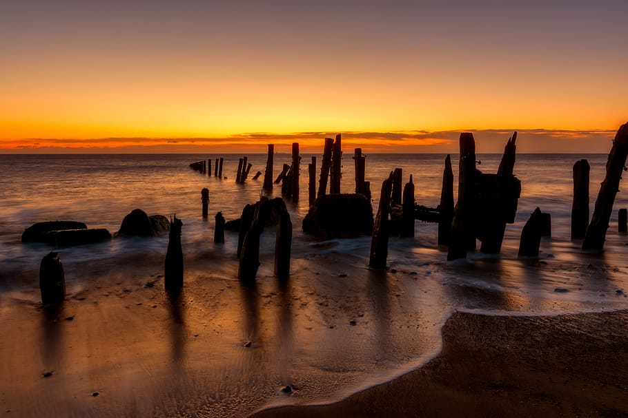 beach shore during sunset, spurn point, groynes, waves, wooden, HD wallpaper