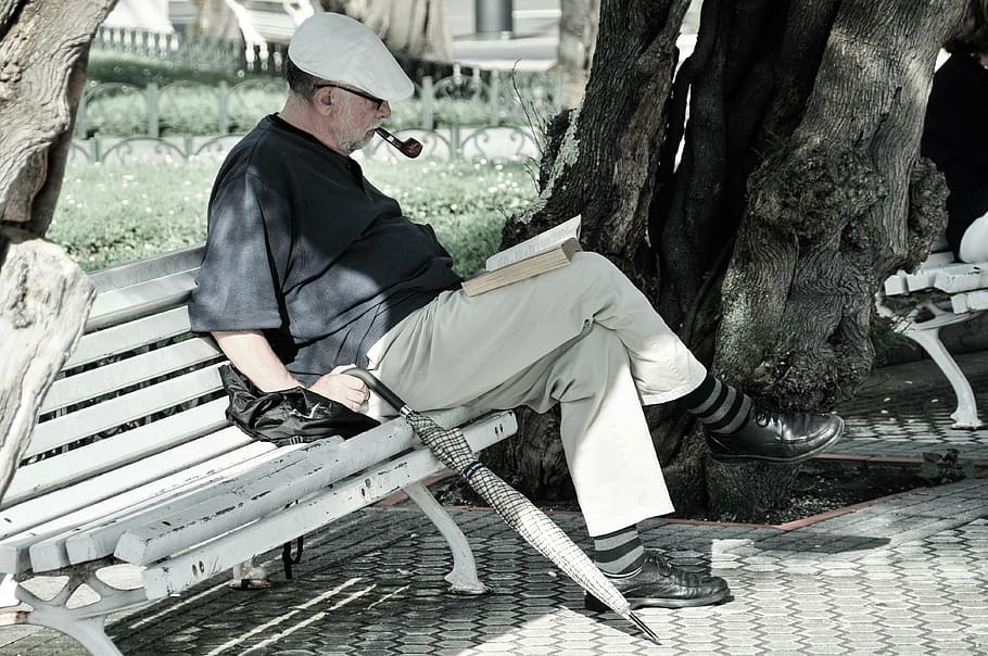 man in black shirt sitting on bench reading book, park, pipe HD wallpaper