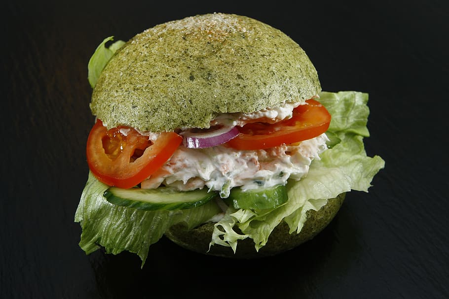 spinach dumpling, sandwich bun, salad, tomato, red onion, cucumber HD wallpaper