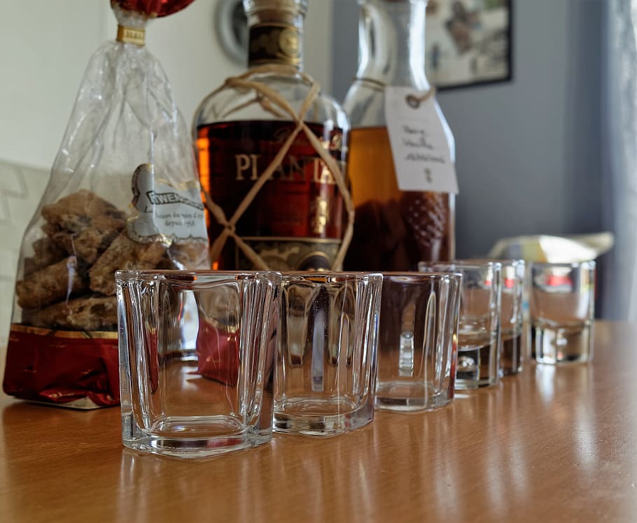 Rum, Gingerbread, Biscuit, Glasses, shooting, alcohol, bottle HD wallpaper