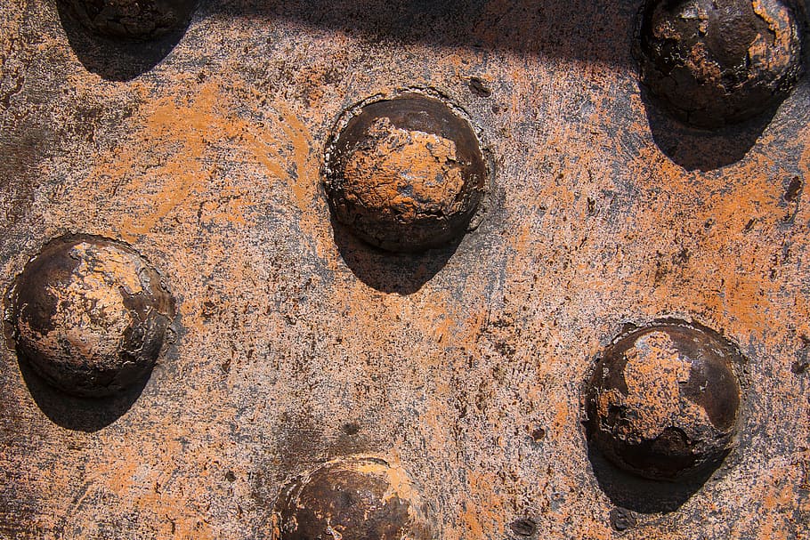 riveting heads, rusted, iron, old, stainless, rusty red, paint HD wallpaper