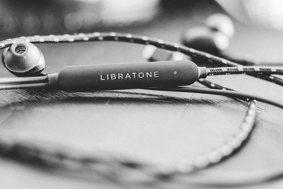 Libratrone in-ear, gray scale photo of Libratone earbuds, ear buds, HD wallpaper