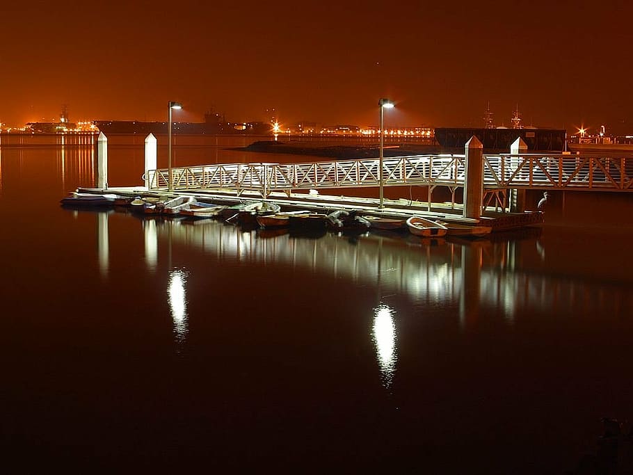 boats-web-evening-night-lights-long-exposure.jpg