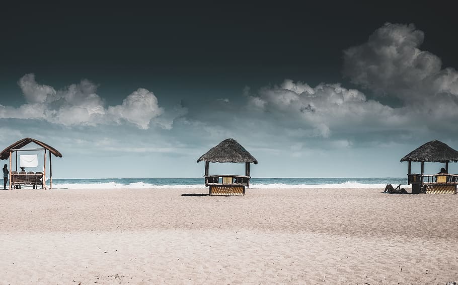 gazebos at beach resort, Chill under the sun, beach hut, sand HD wallpaper